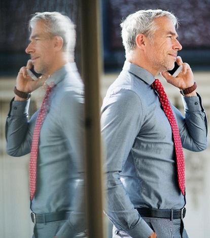 Geschäftsmann beim telefonieren